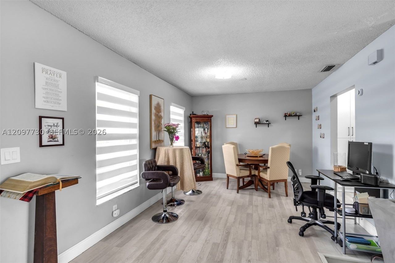 850 Nw 79th Ave - Photo 7 of 26