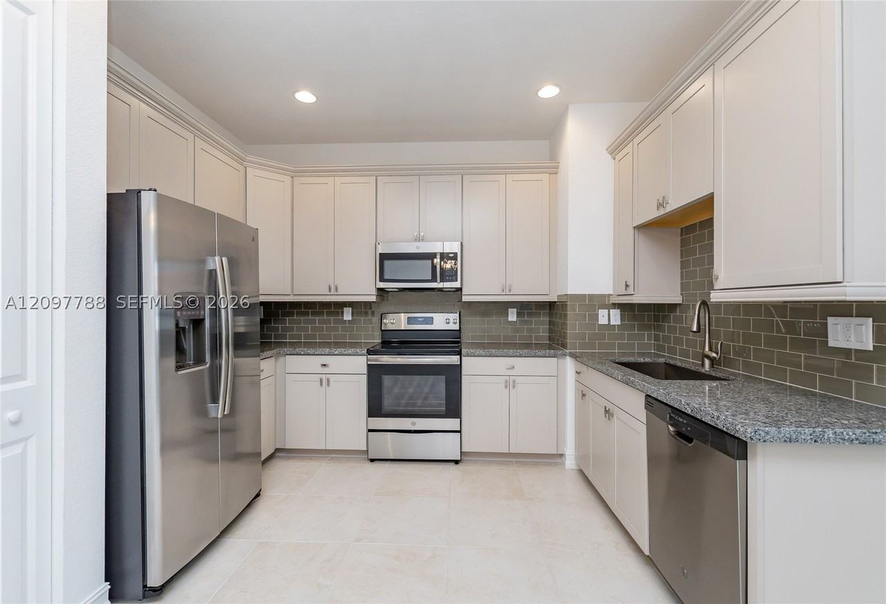 11757 Sw 13th Ct #11757 - Photo 5 of 24