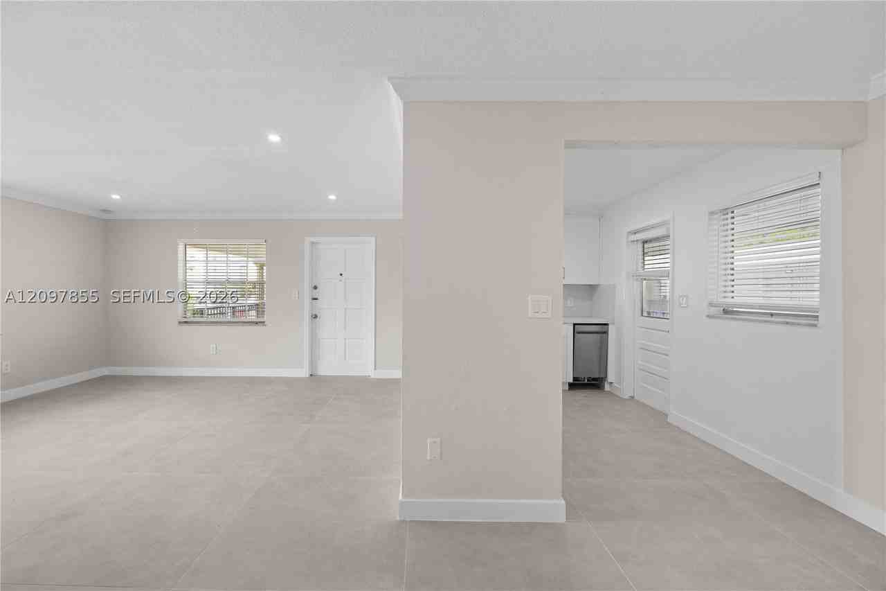 5141 Hollywood Blvd #202 - Photo 5 of 23