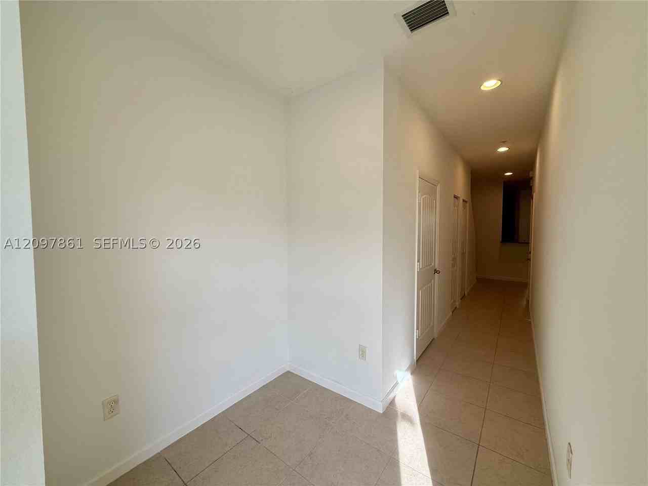626 Sw 3rd Ave - Photo 3 of 29