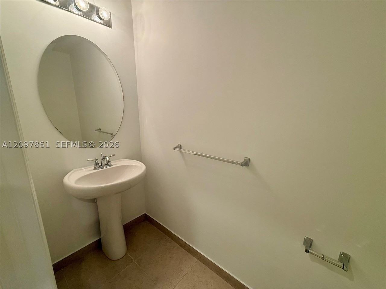 626 Sw 3rd Ave - Photo 4 of 29