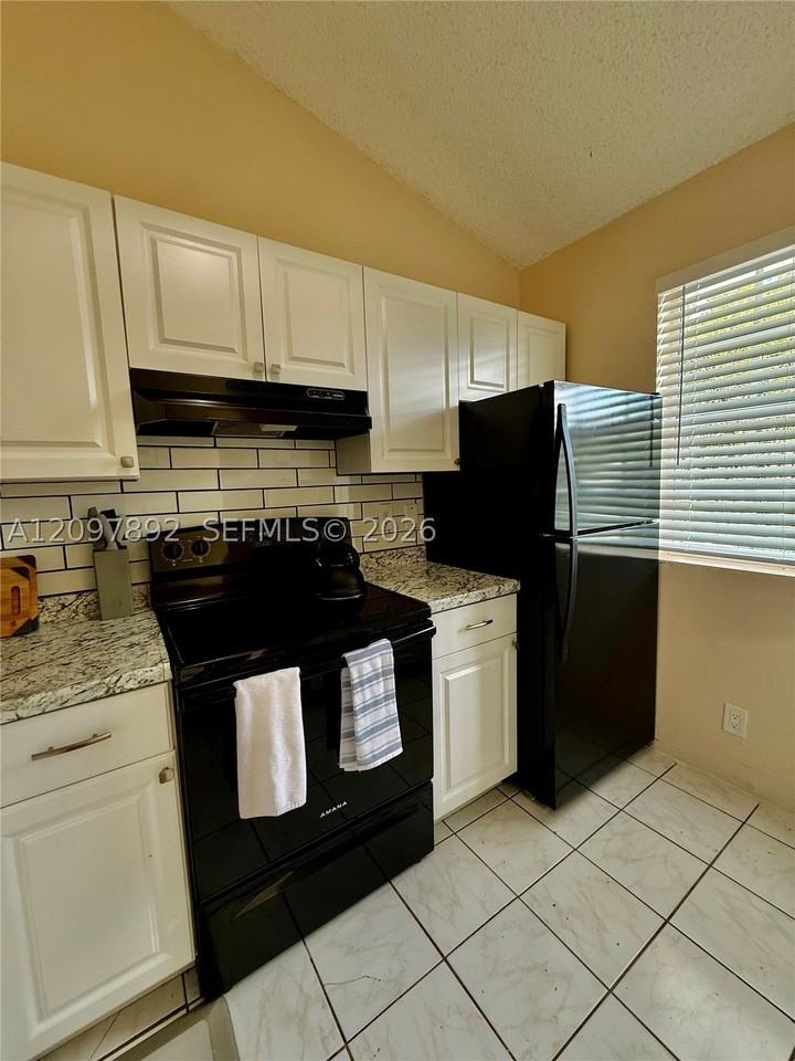 4297 Nw 114th Ter #4297 - Photo 3 of 20