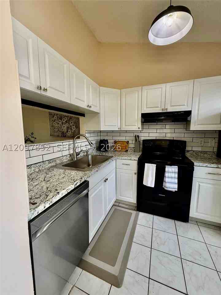 4297 Nw 114th Ter #4297 - Photo 4 of 20