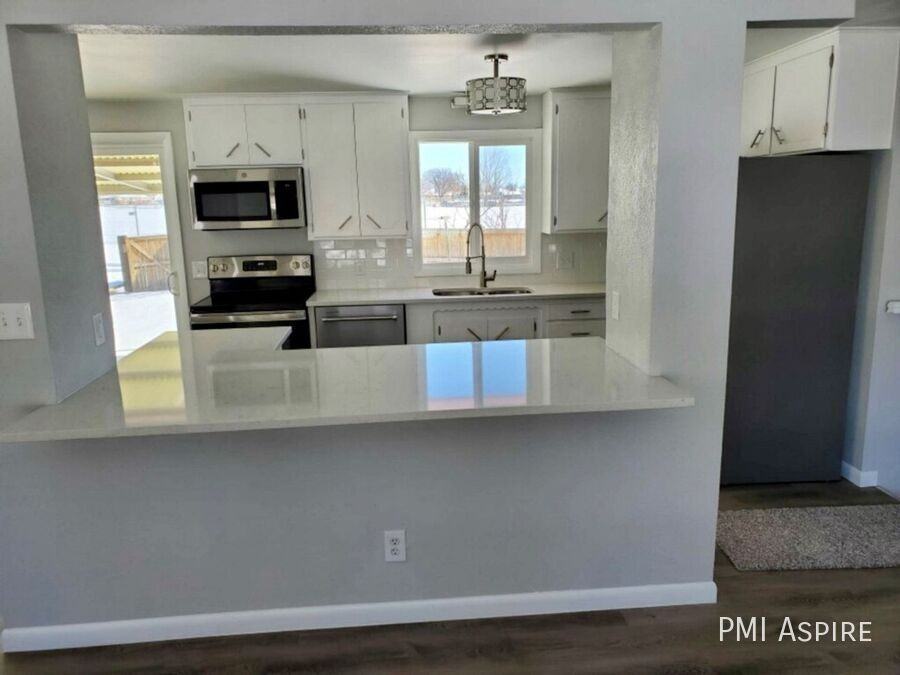 1400 Sunset St - Photo 5 of 14