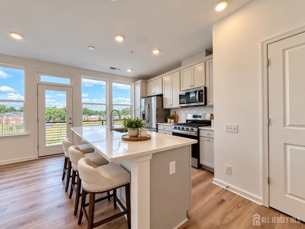 905 District Boulevard - Photo 5 of 25
