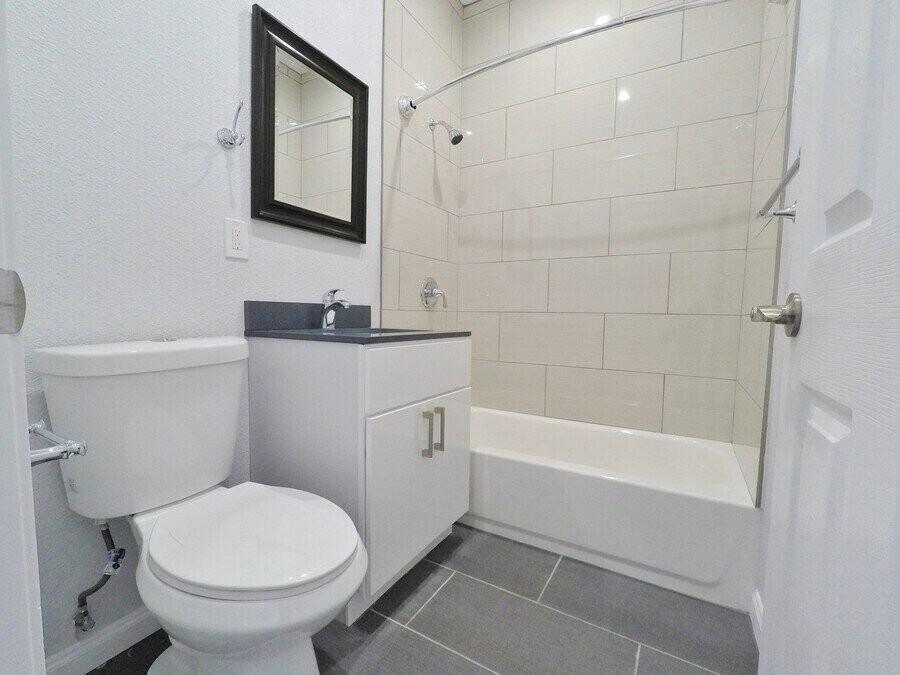 600 22nd St - Photo 4 of 6