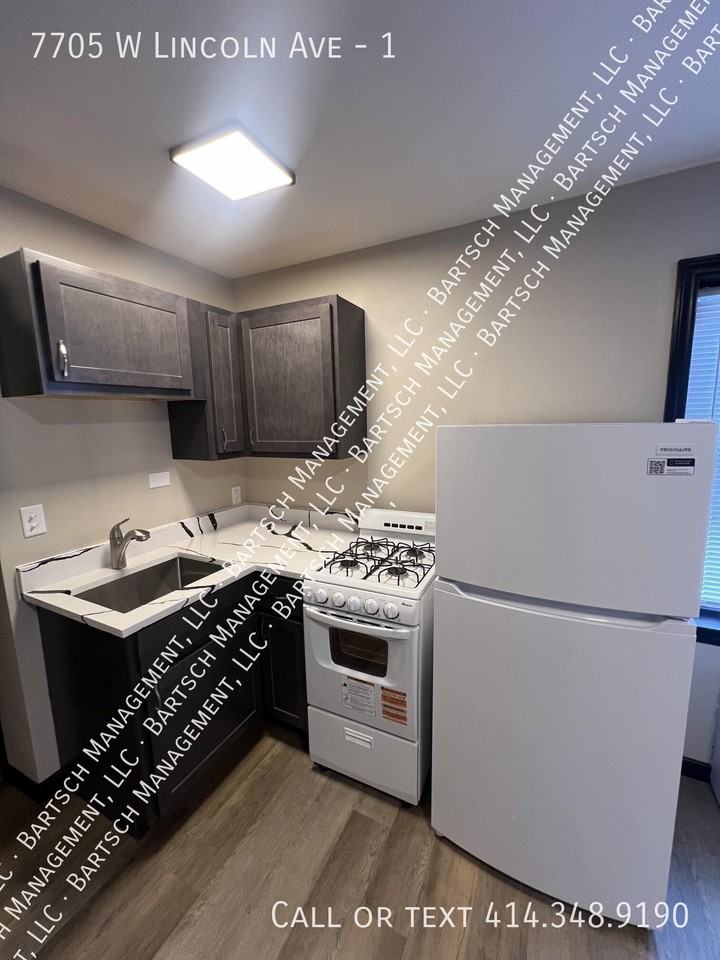 7705 W Lincoln Ave #1 - Photo 5 of 8