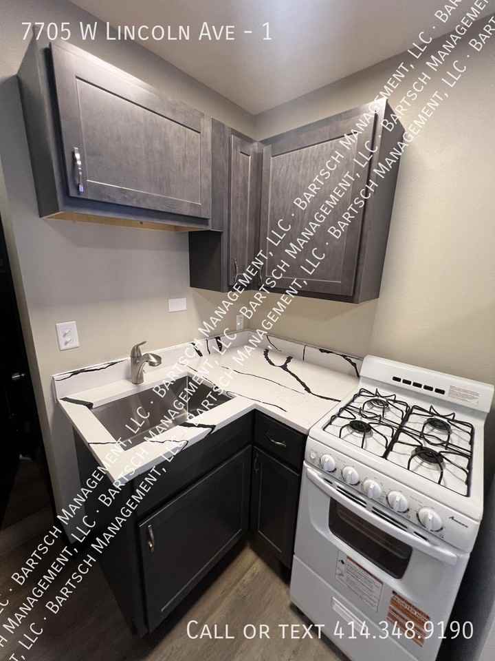 7705 W Lincoln Ave #1 - Photo 6 of 8