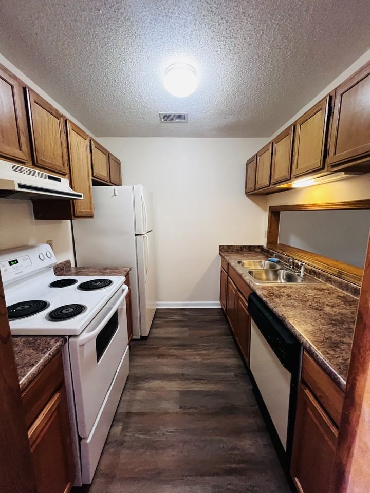 405 Fairview Rd #C - Photo 3 of 10