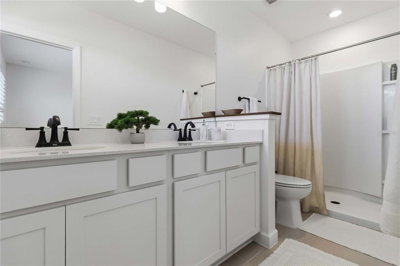 6404 Silverstar Dr - Photo 5 of 22