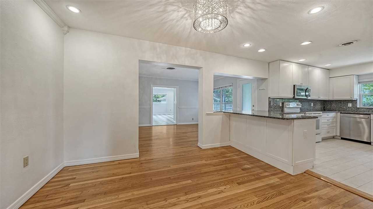 1763 South Dr - Photo 5 of 39