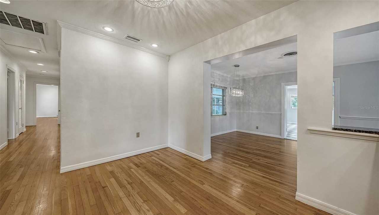 1763 South Dr - Photo 6 of 39