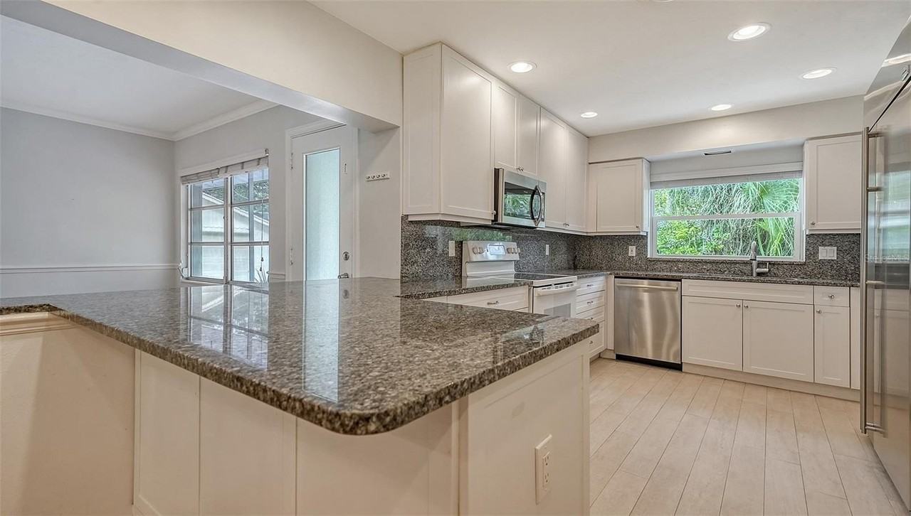 1763 South Dr - Photo 7 of 39