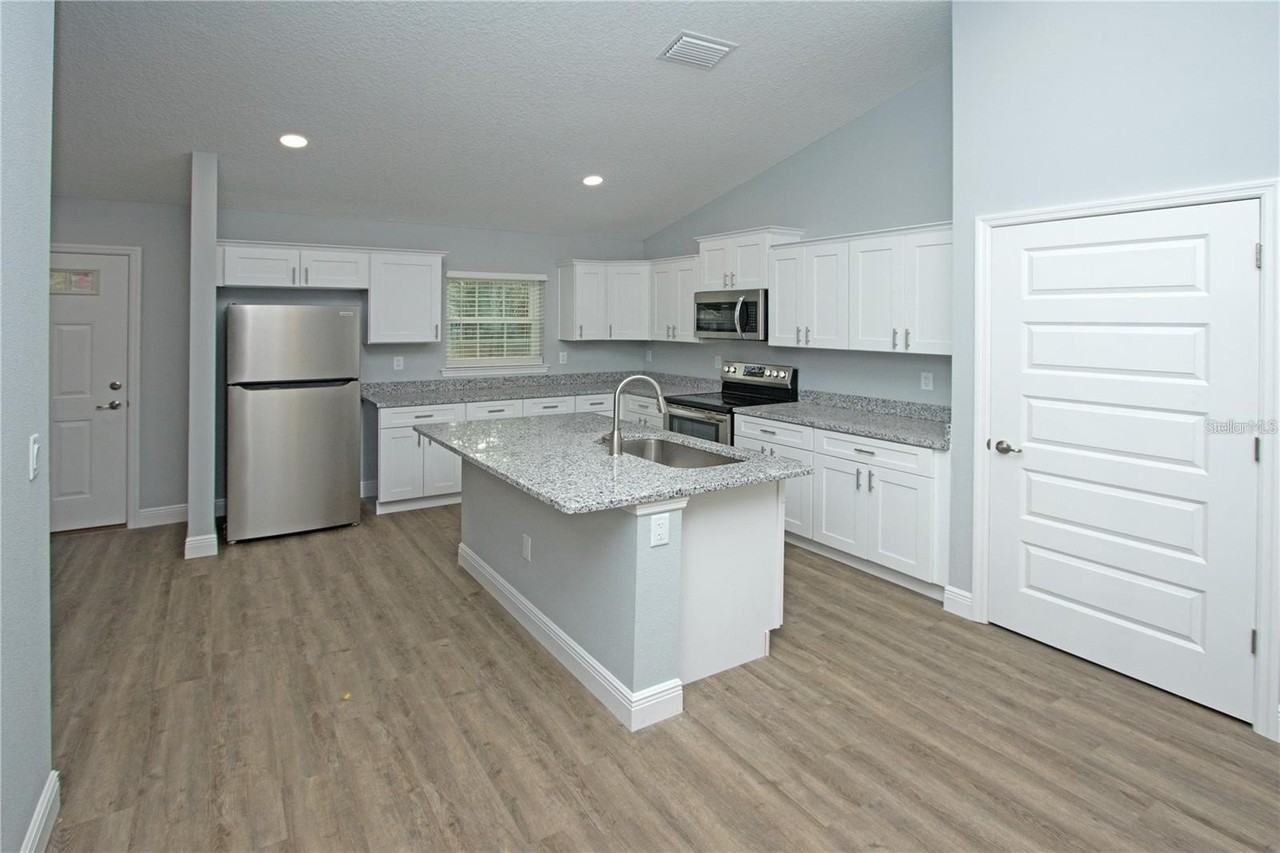 9342/9344 N PEACHTREE Way - Photo 5 of 34