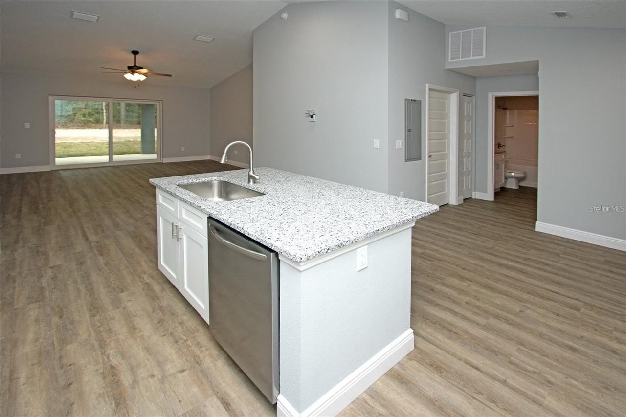 9342/9344 N PEACHTREE Way - Photo 7 of 34