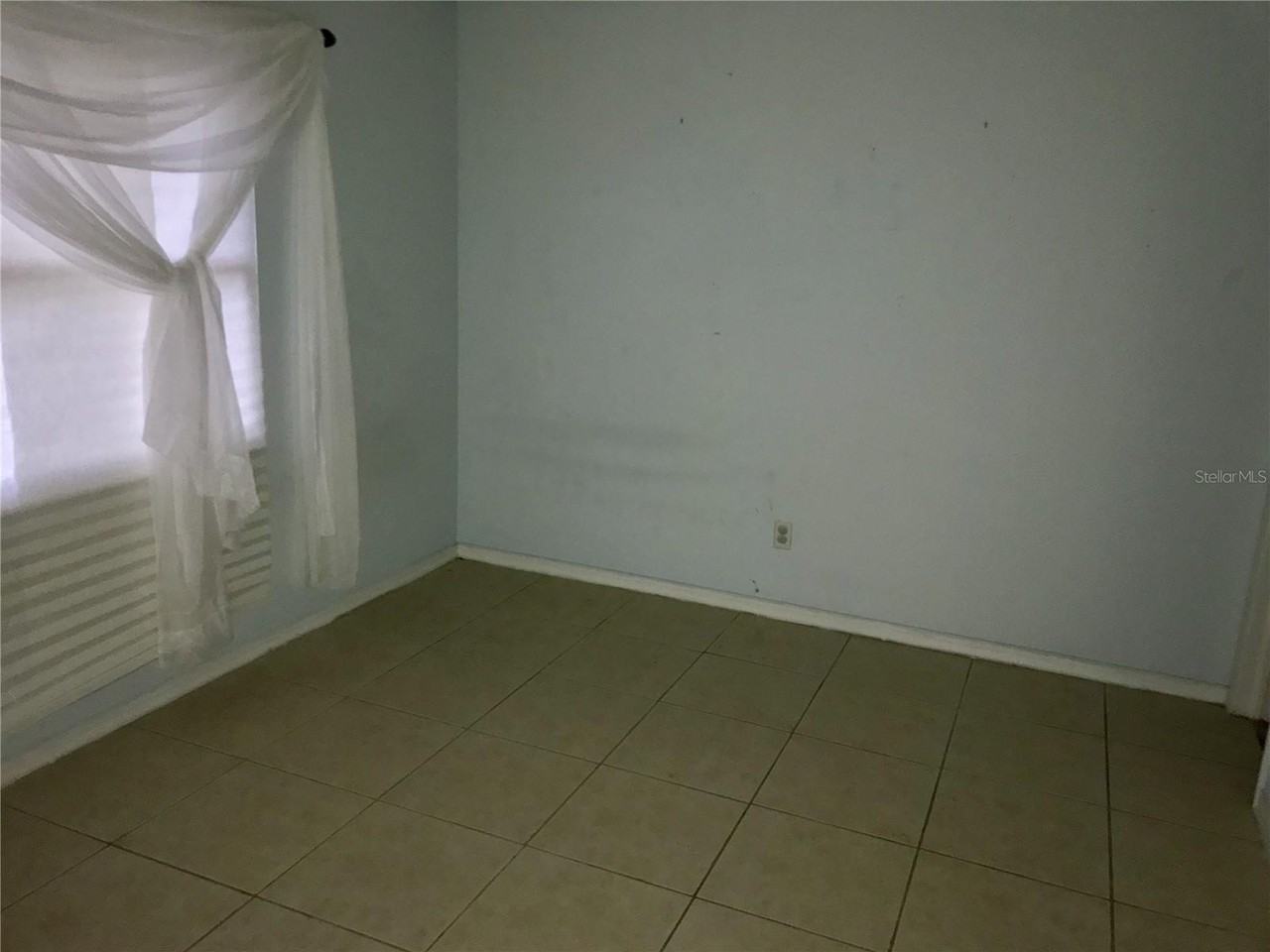 241 Edgewood Dr - Photo 2 of 7