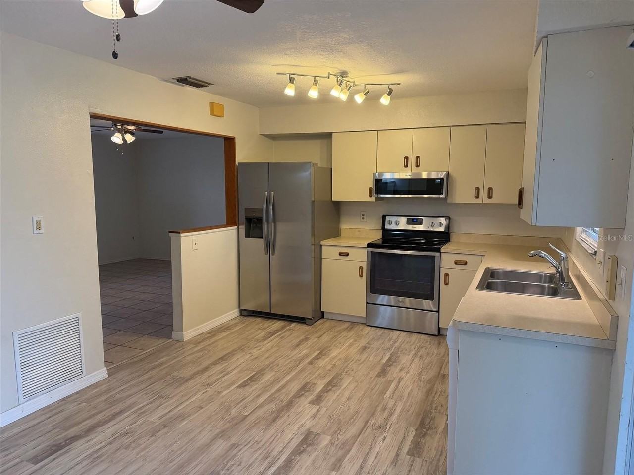 885 Darwin Rd - Photo 4 of 20