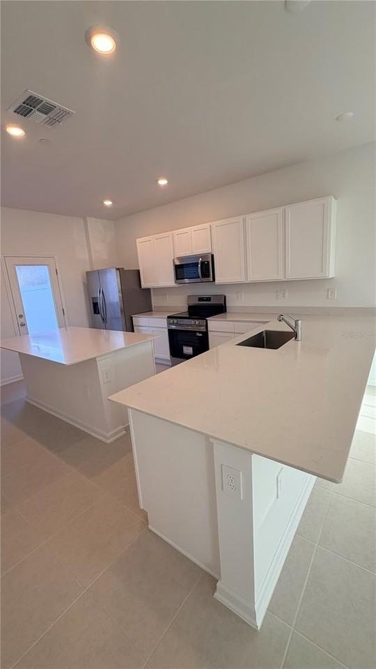 2204 Red Sun St - Photo 3 of 28
