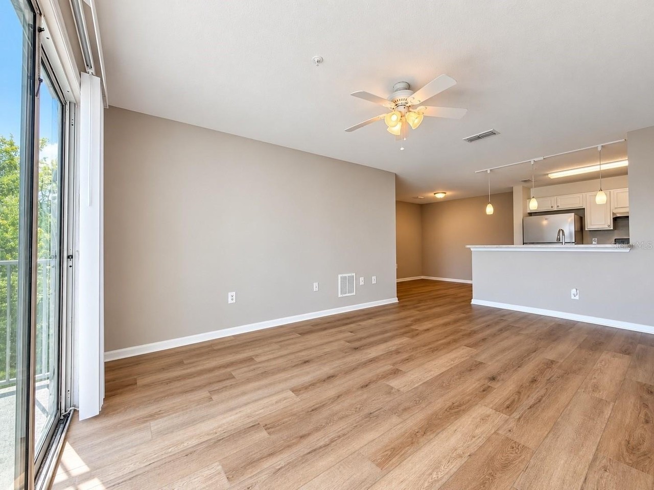 5848 Lake Pointe Village Cir #411 - Photo 4 of 46