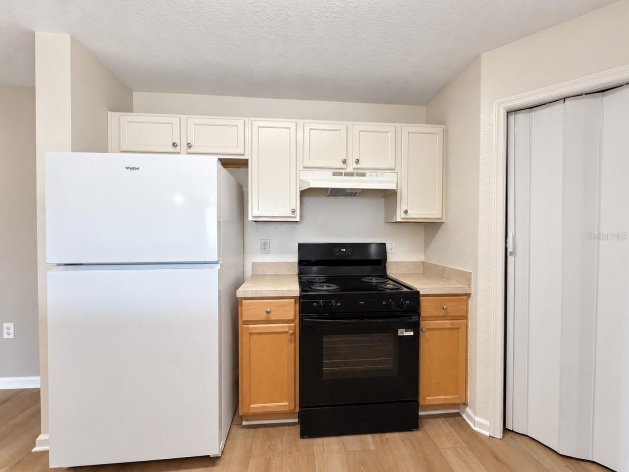 5848 Lake Pointe Village Cir #411 - Photo 7 of 46