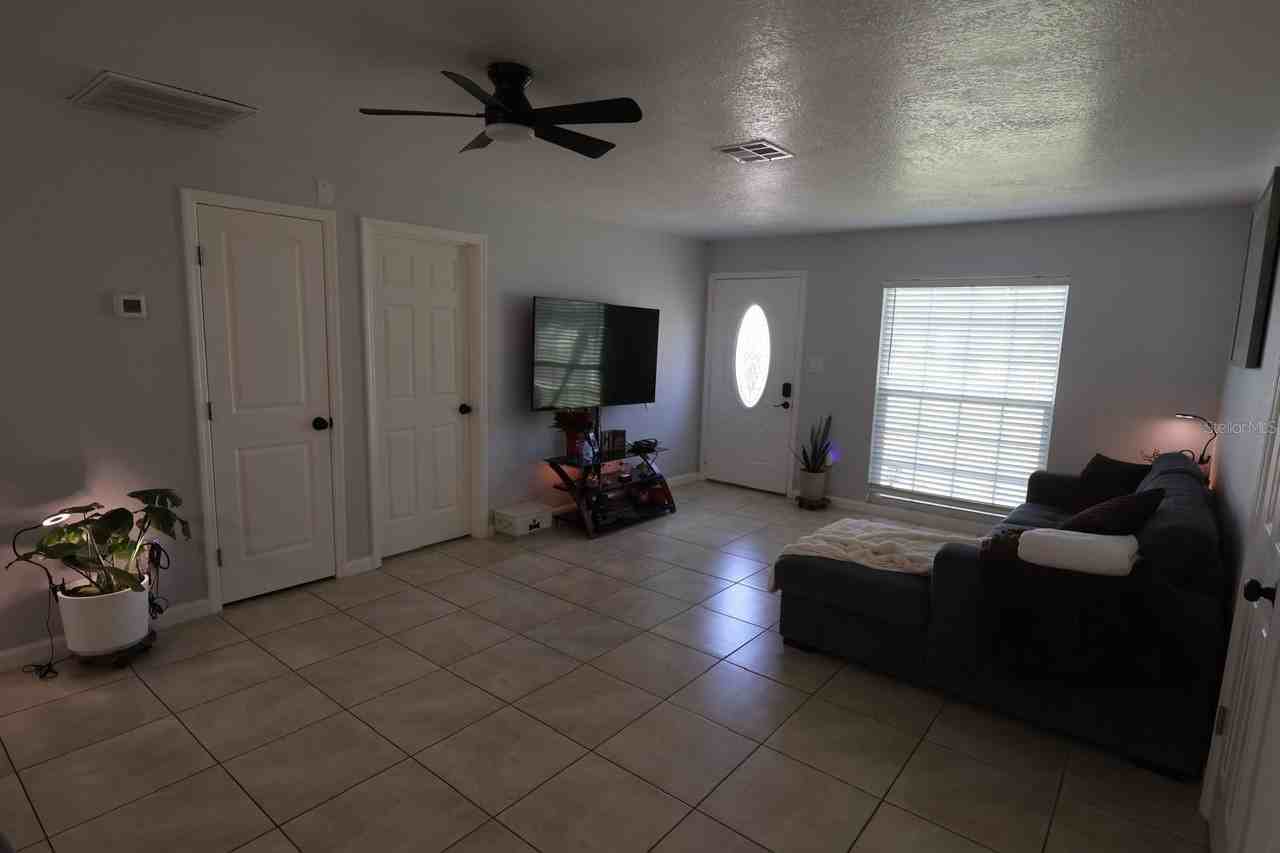256 La Paz Dr - Photo 4 of 14