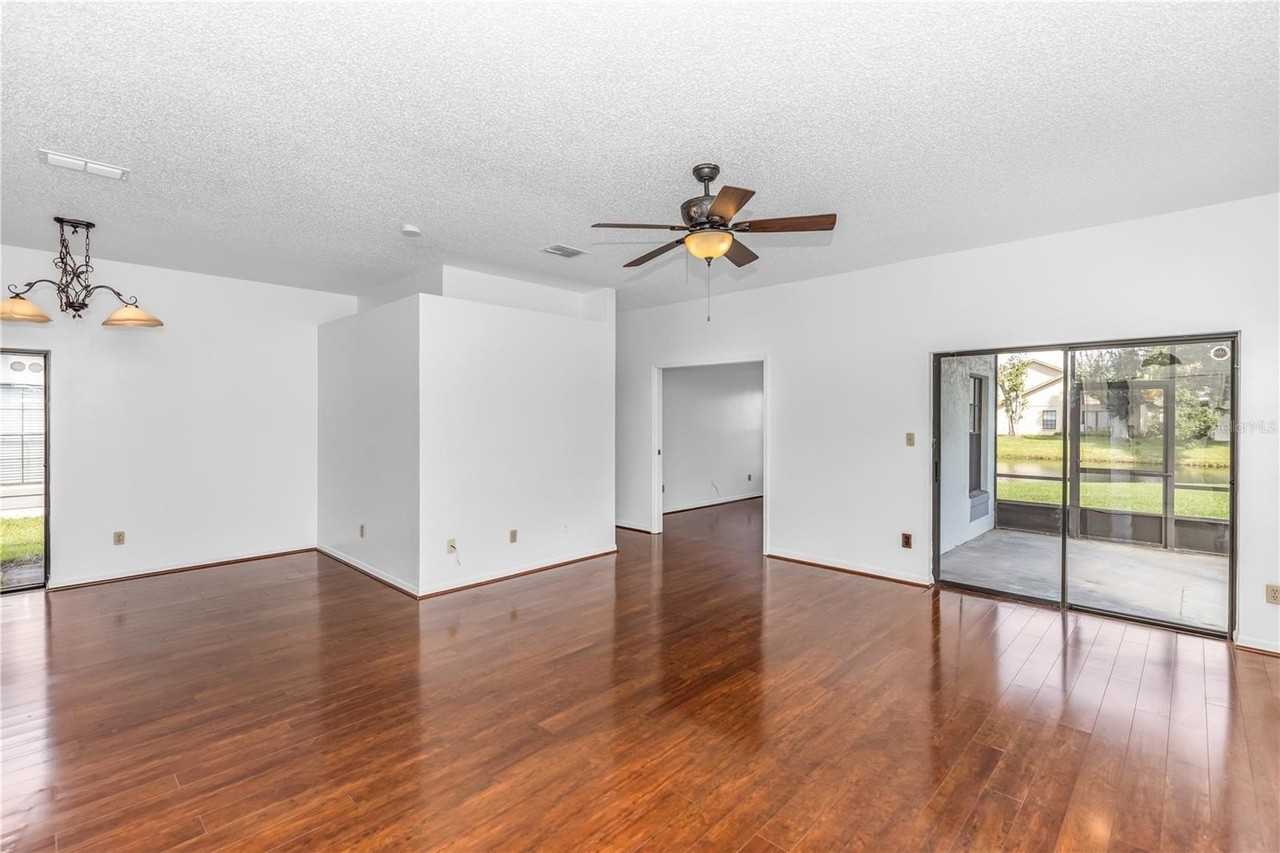 5831 Plumtree Ct - Photo 4 of 29