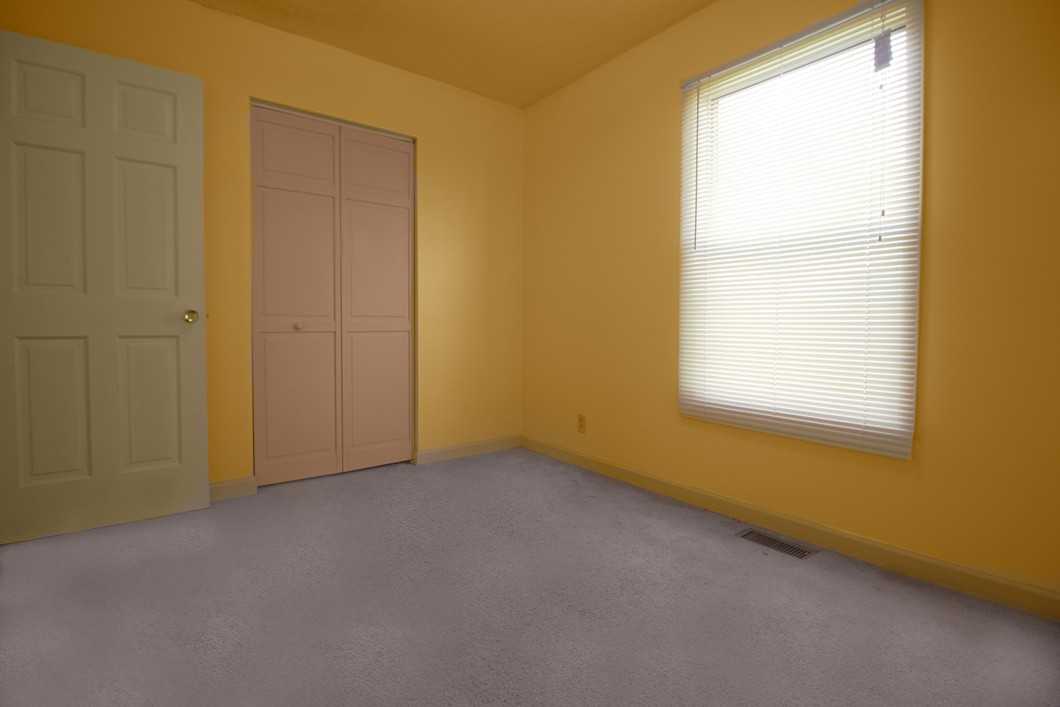 3 Hanover Ct - Photo 3 of 8