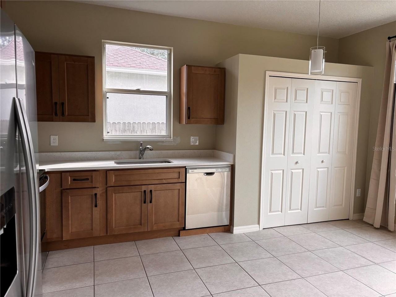 1048 Dees Dr - Photo 6 of 18