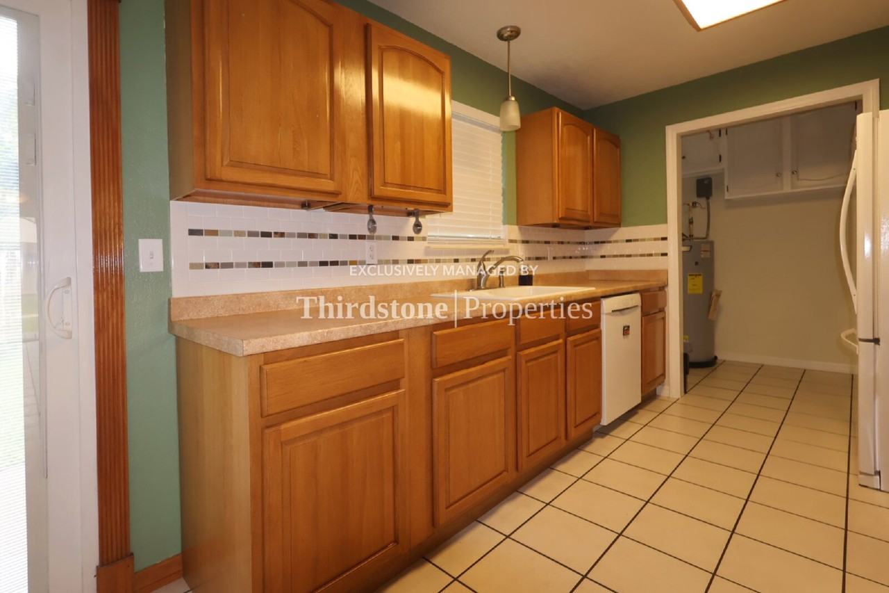 12206 Grasse St - Photo 6 of 19