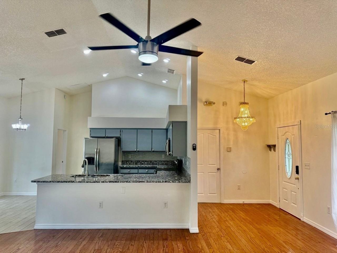 5624 Mandarin Ct - Photo 4 of 34