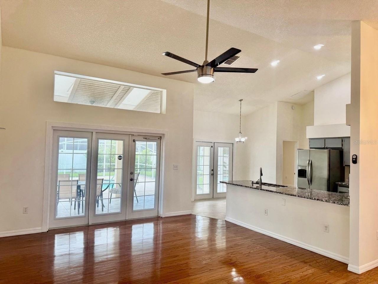 5624 Mandarin Ct - Photo 5 of 34