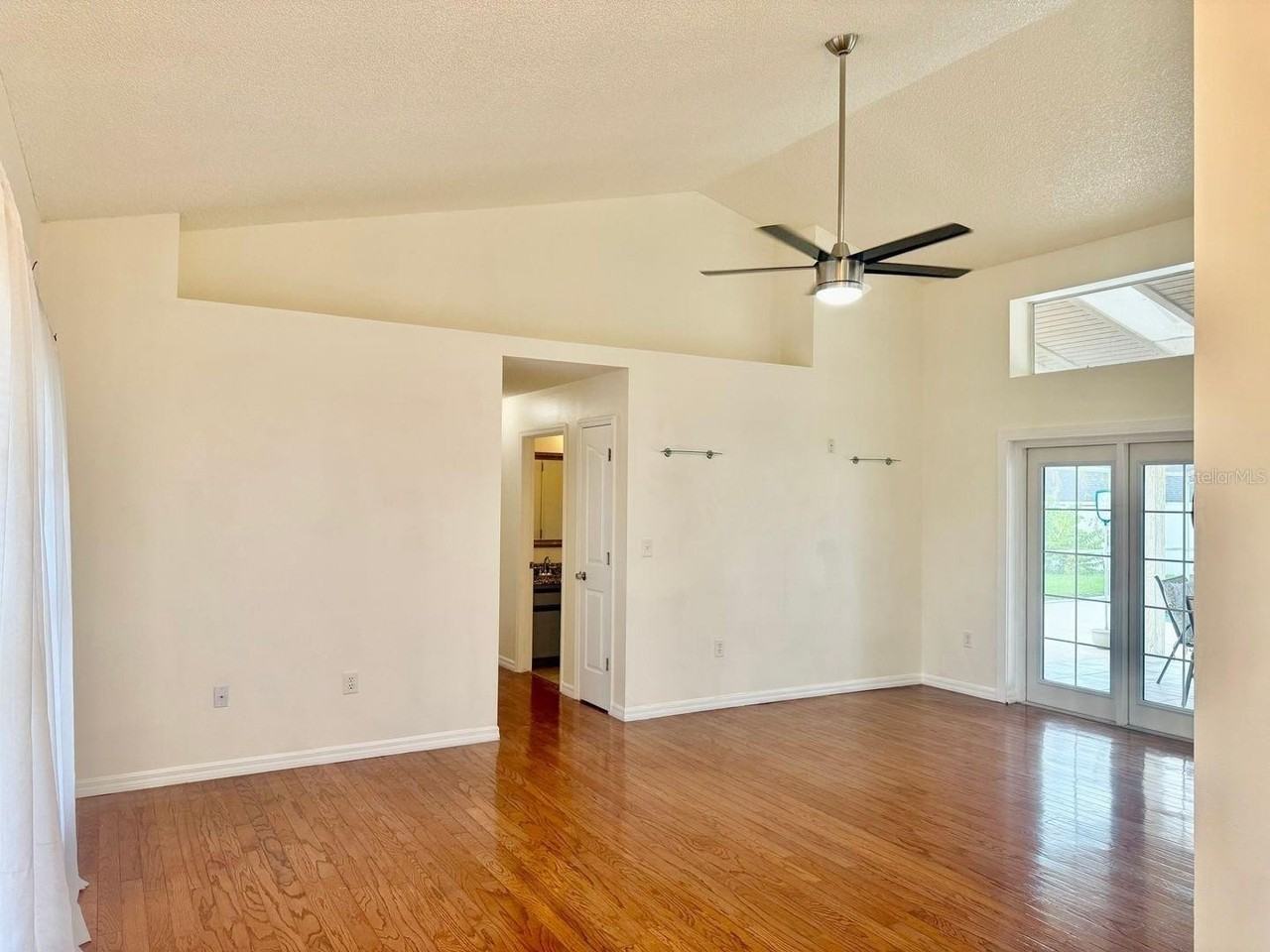 5624 Mandarin Ct - Photo 6 of 34