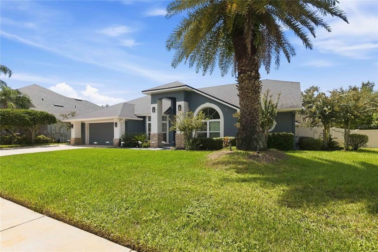 5232 Hammock Cir - Photo 3 of 50
