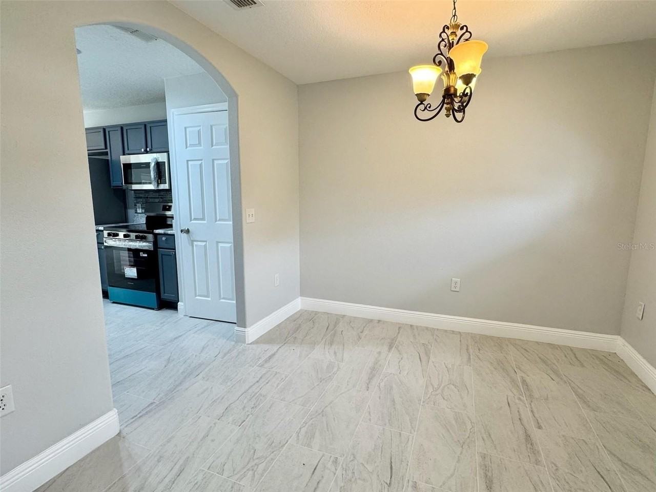 1711 Redfin Way - Photo 3 of 26