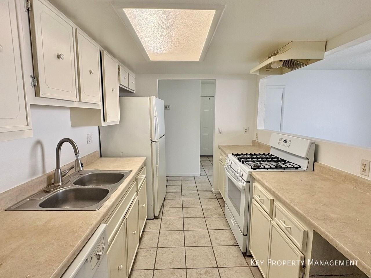 1625 Crest Haven Ave - Photo 5 of 14