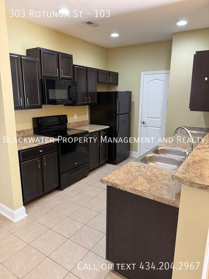 303 Rotunda St #103 - Photo 7 of 19