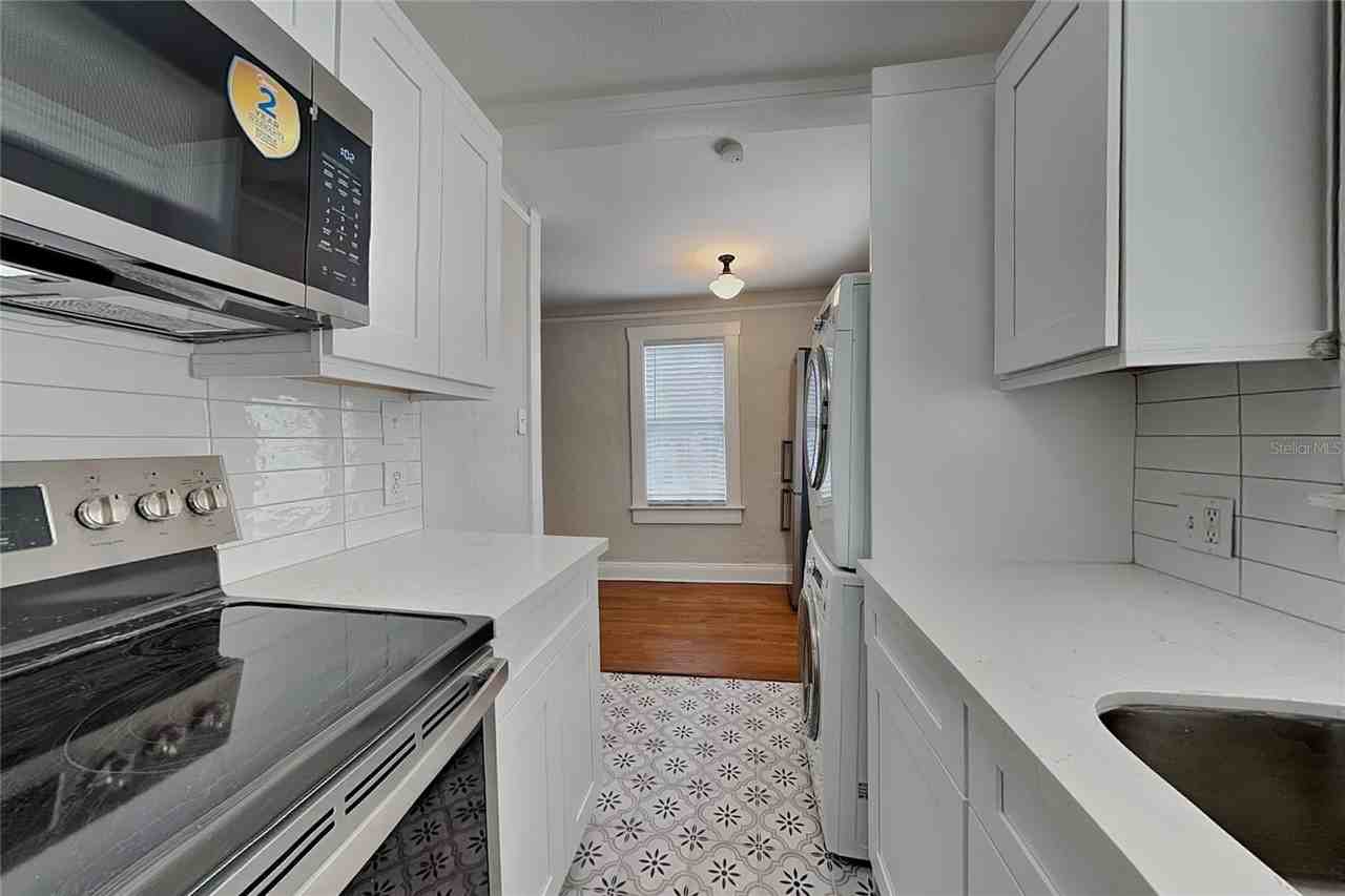 807 1/2 S Fremont Ave - Photo 7 of 50