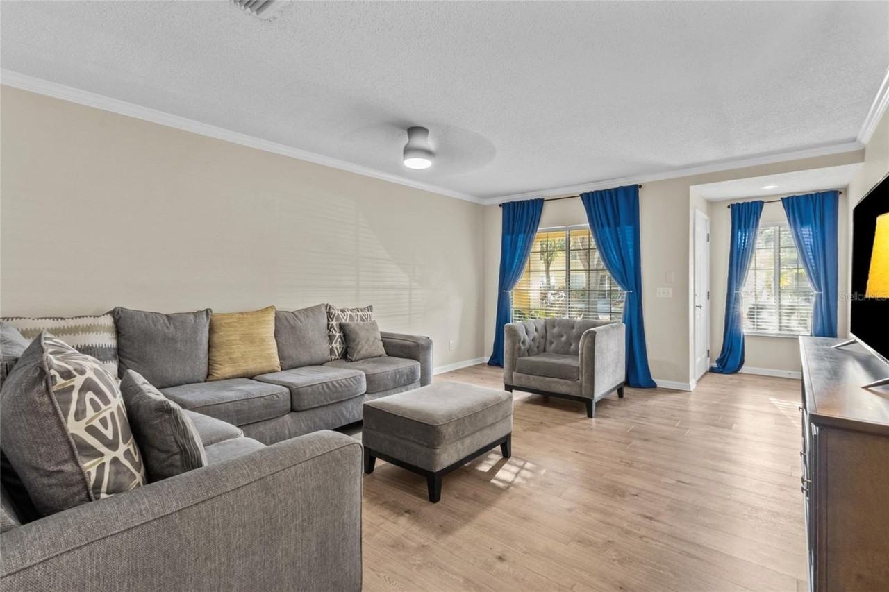 10730 Keys Gate Dr - Photo 5 of 26