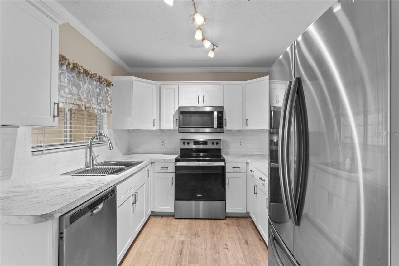 10730 Keys Gate Dr - Photo 7 of 26