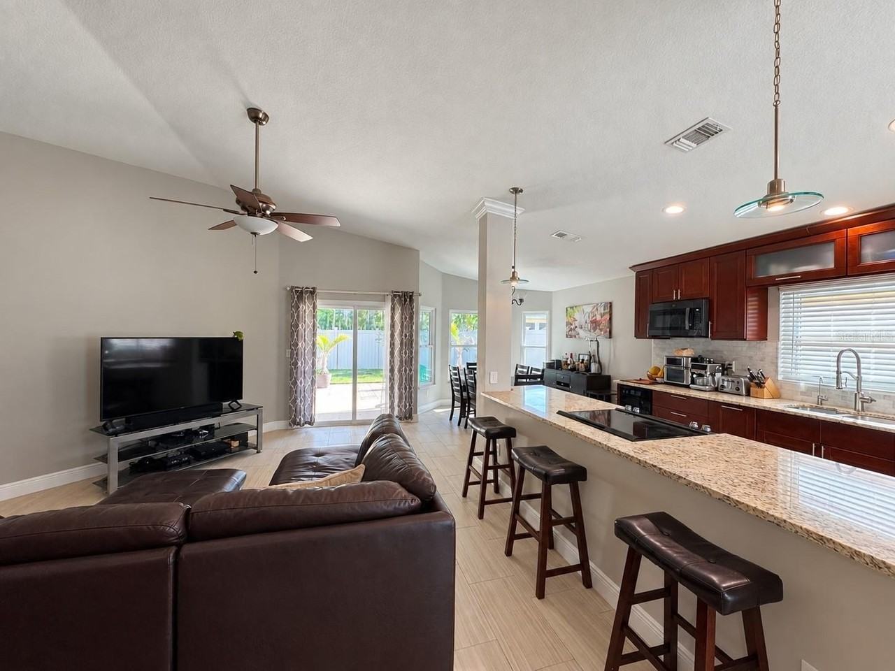 2212 Cattleman Dr - Photo 3 of 8