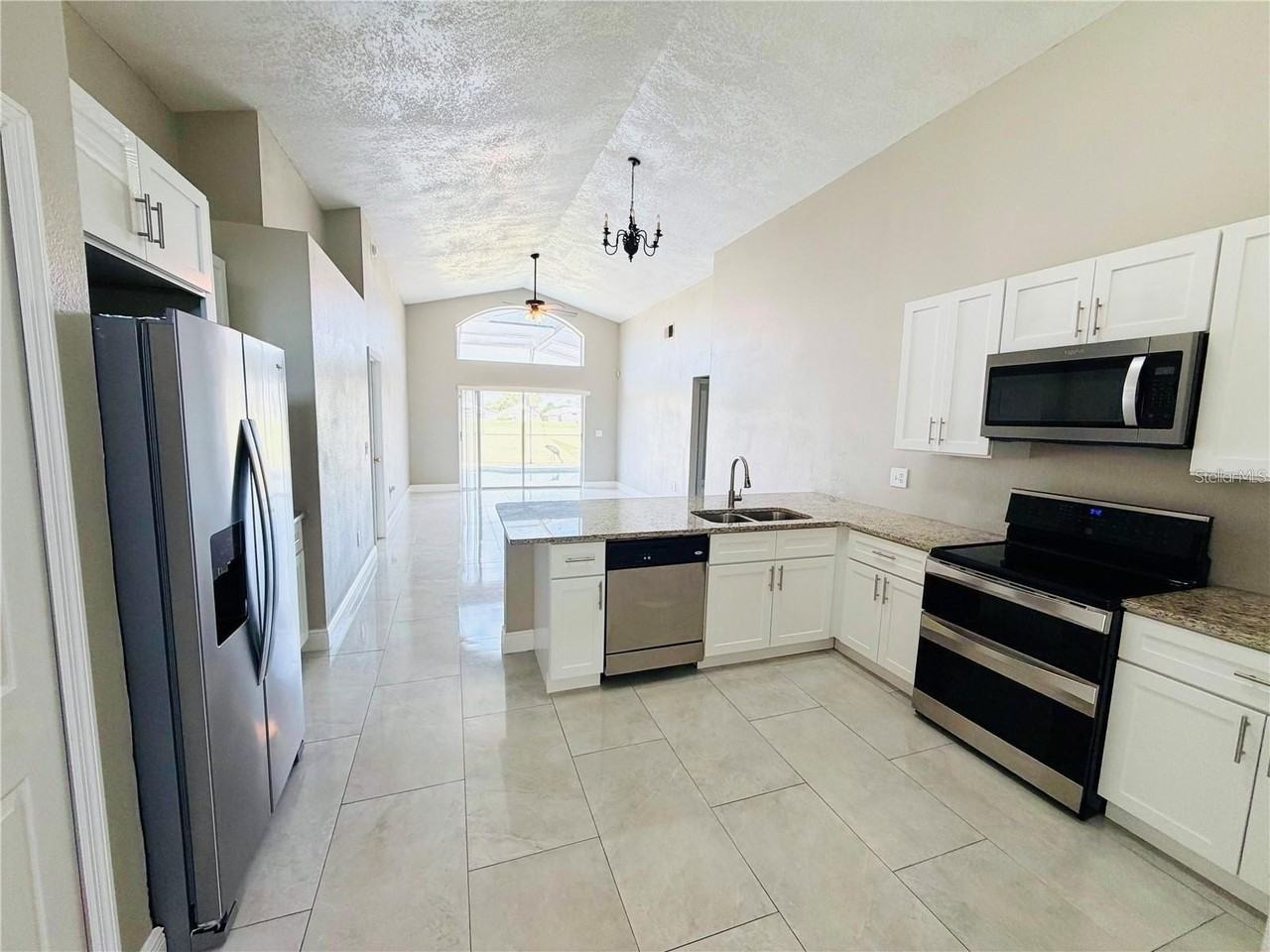 207 Langham Dr - Photo 5 of 12