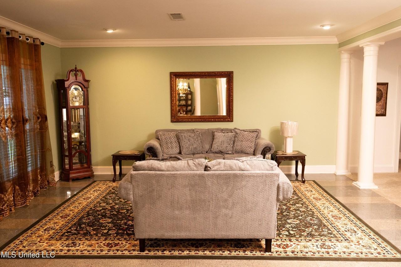 110 Little John Ln - Photo 2 of 50