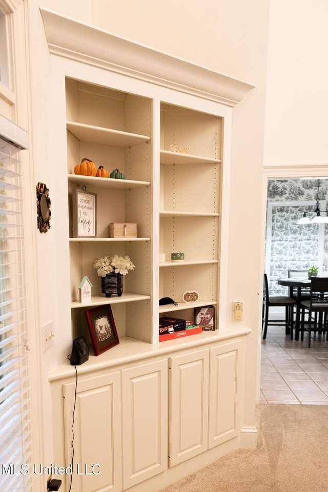 110 Little John Ln - Photo 7 of 50
