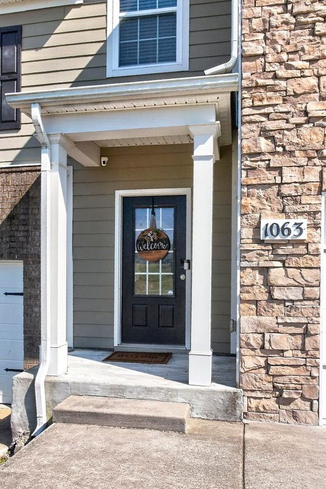 1063 Woodbridge Blvd - Photo 4 of 38