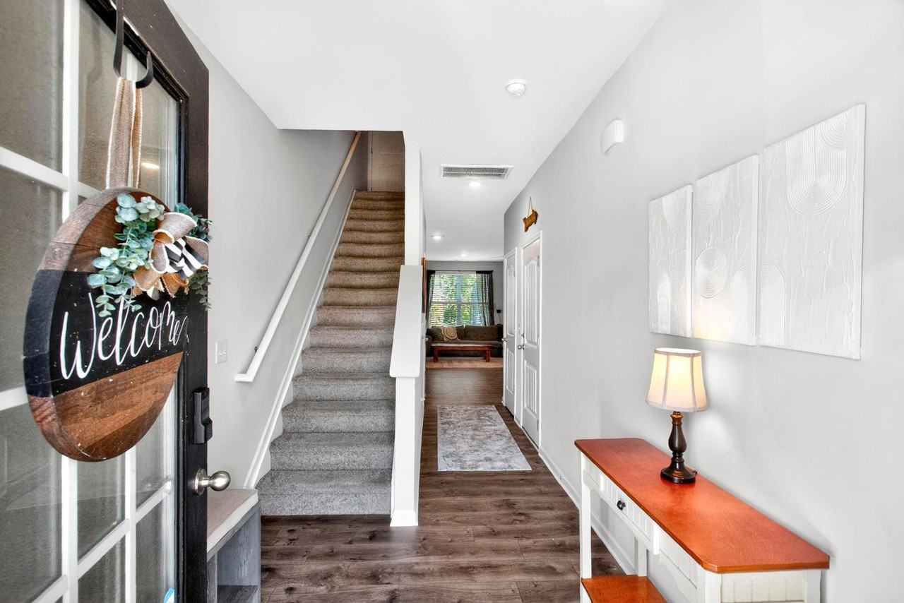 1063 Woodbridge Blvd - Photo 5 of 38