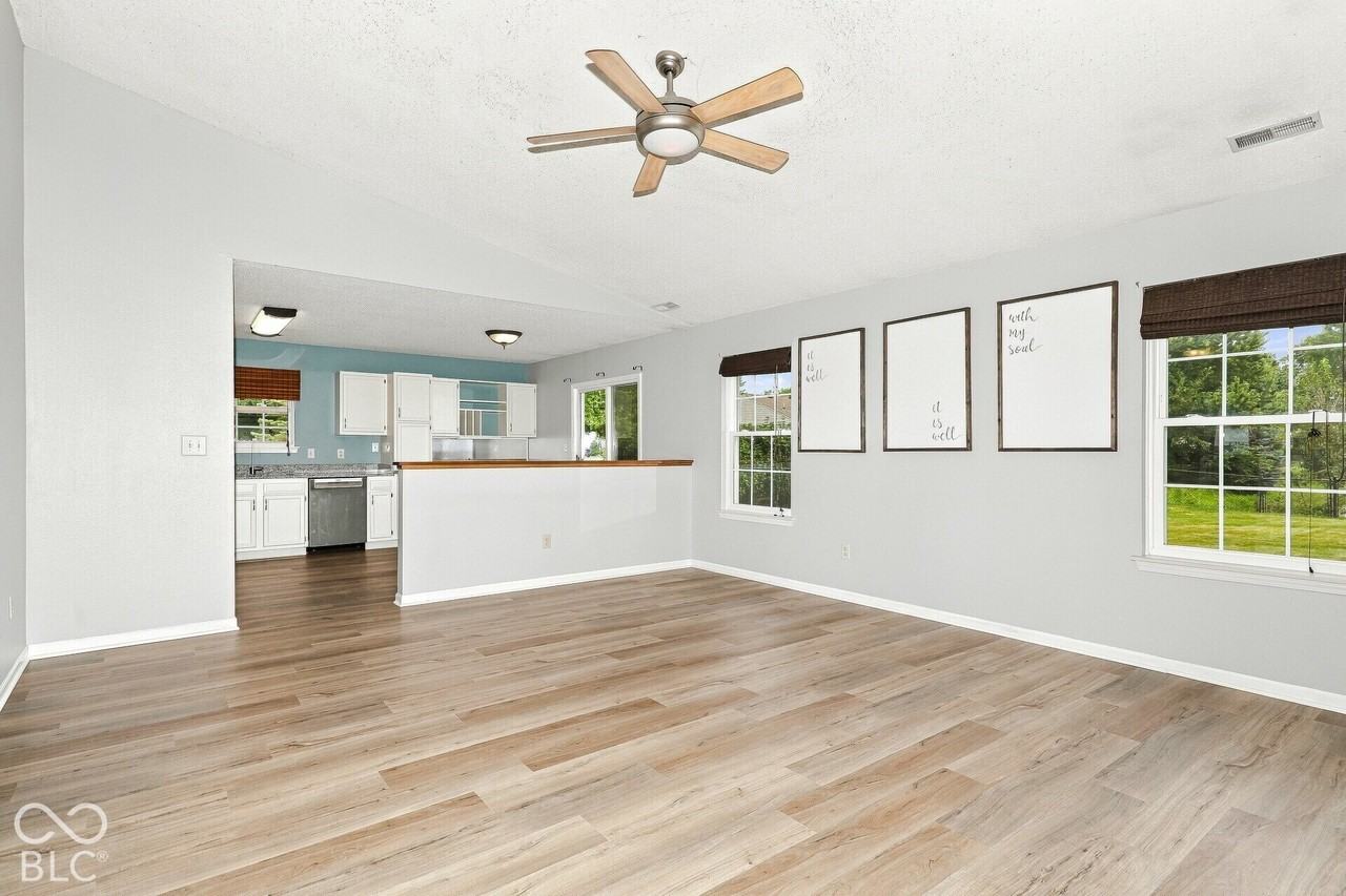 4215 Tarpon Bay Dr - Photo 2 of 17
