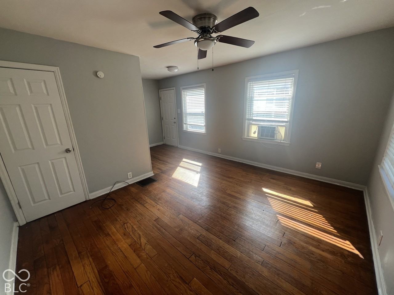 605 N Tibbs Ave - Photo 3 of 13