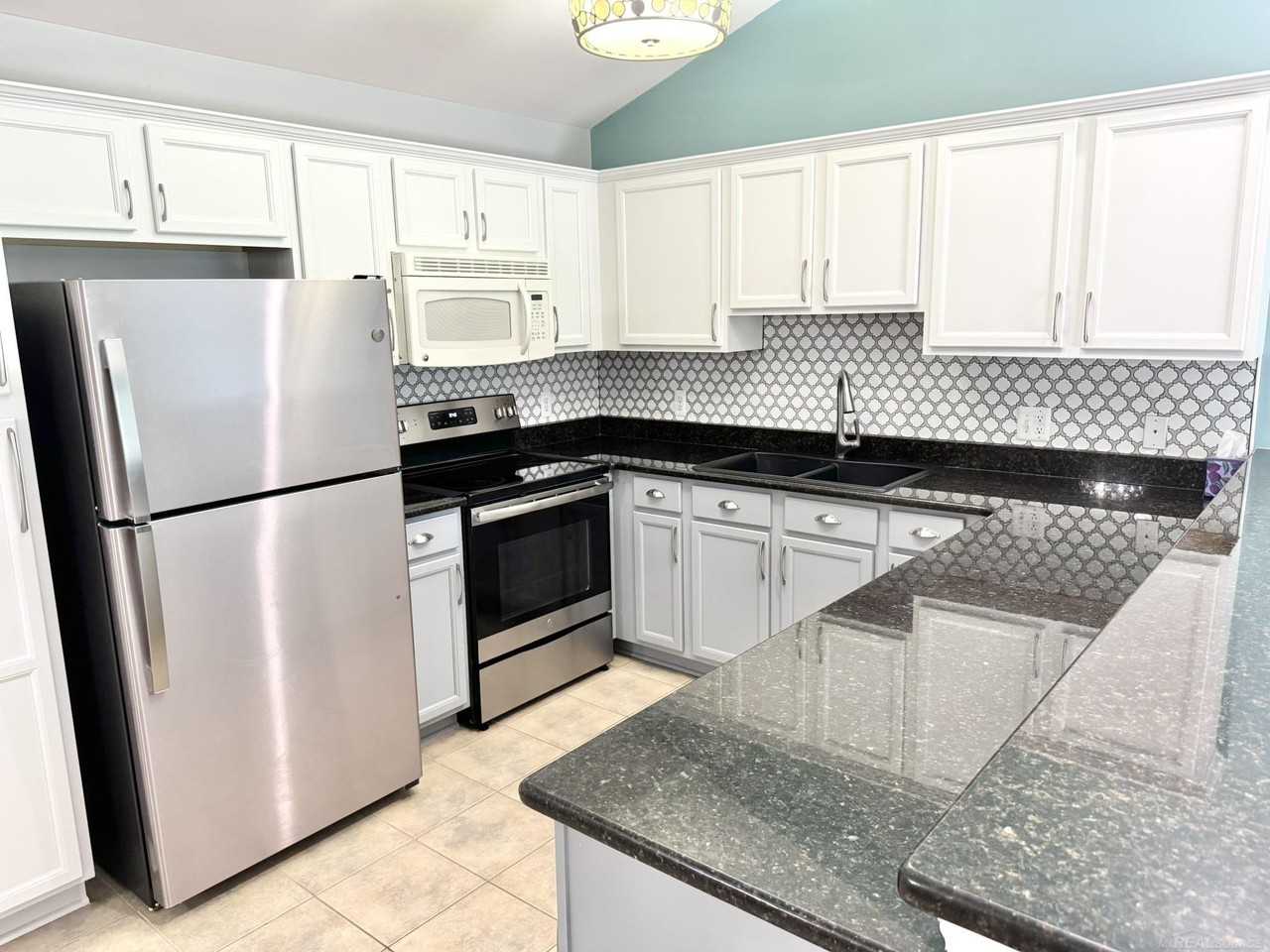 11337 N Woods Dr - Photo 4 of 13
