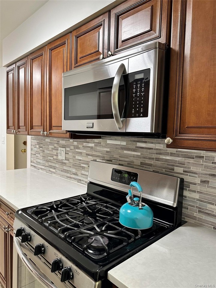 4 Brevoort Dr #1B - Photo 3 of 12