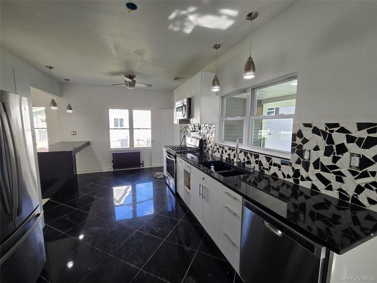 300A Lakeside Rd - Photo 2 of 15